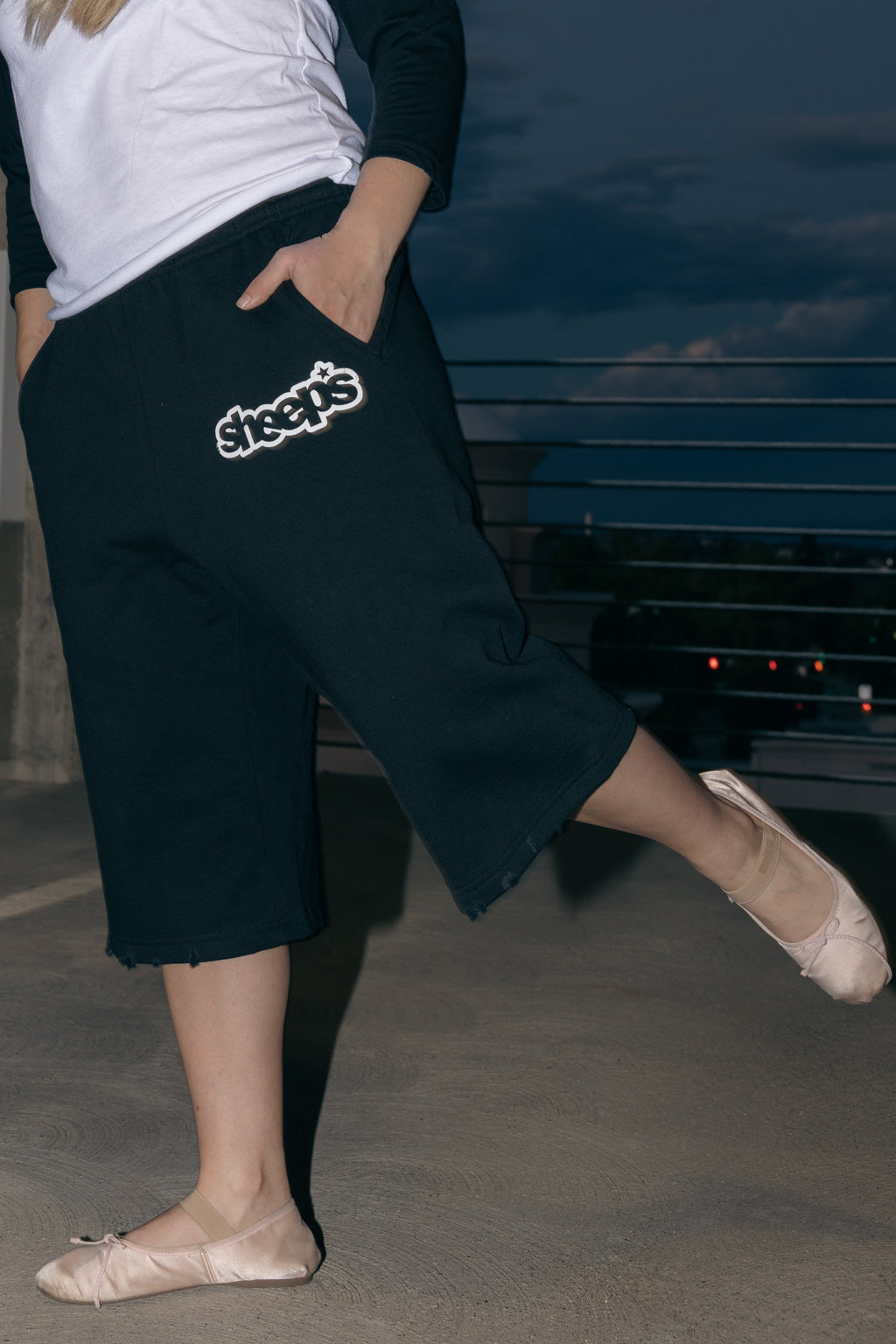 "WELL_ROUNDED" 3/4 sweatshorts
