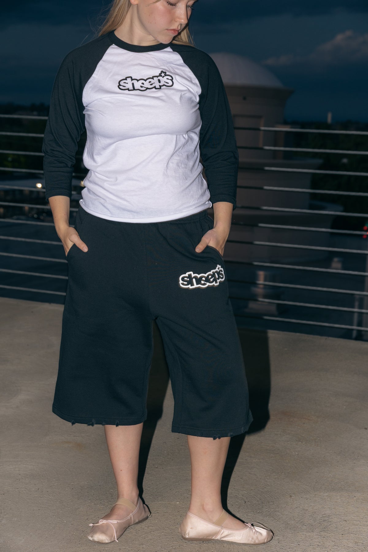 "WELL_ROUNDED" 3/4 sweatshorts