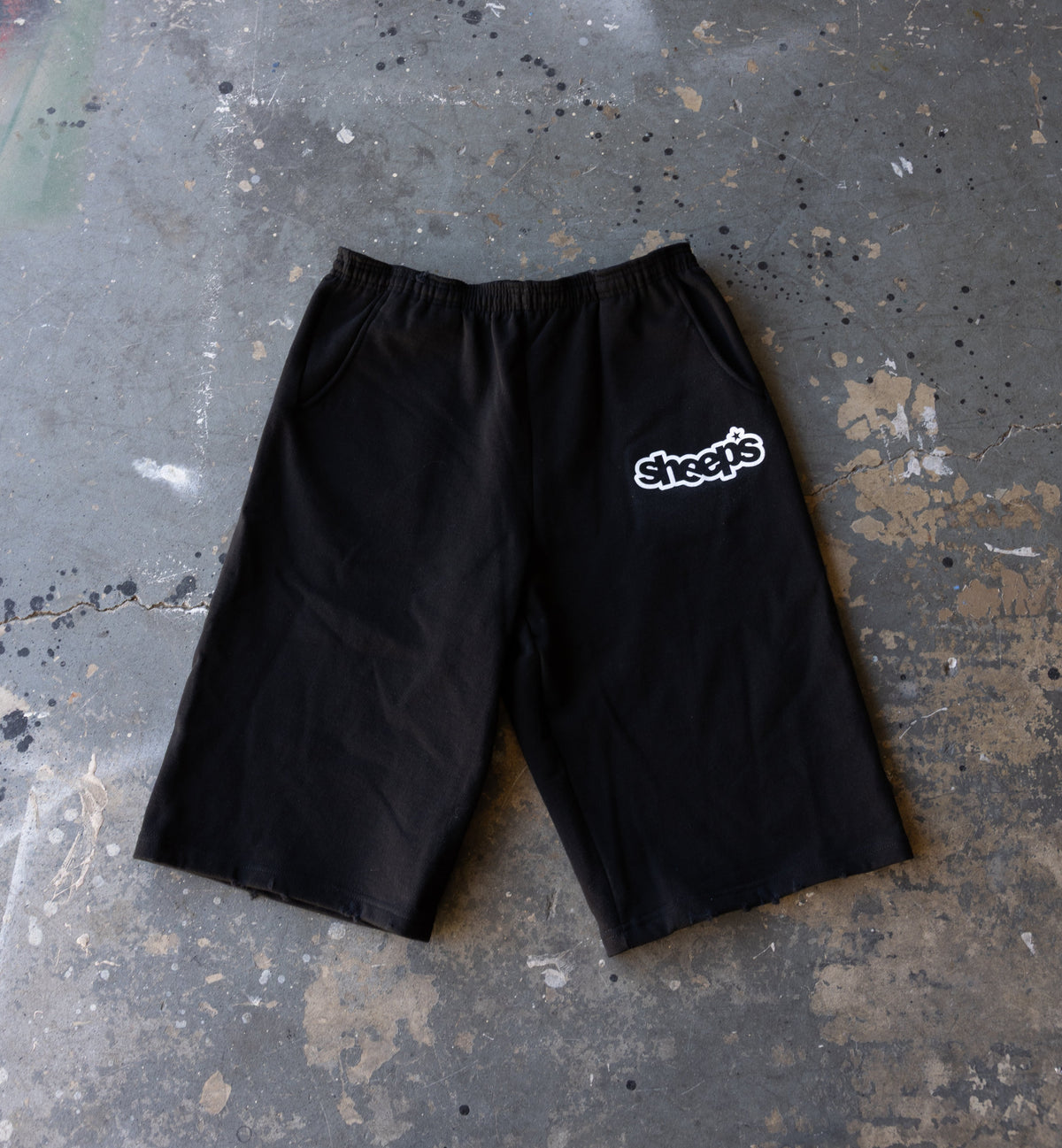 "WELL_ROUNDED" 3/4 sweatshorts