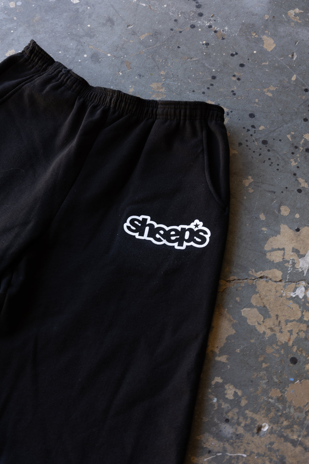 "WELL_ROUNDED" 3/4 sweatshorts