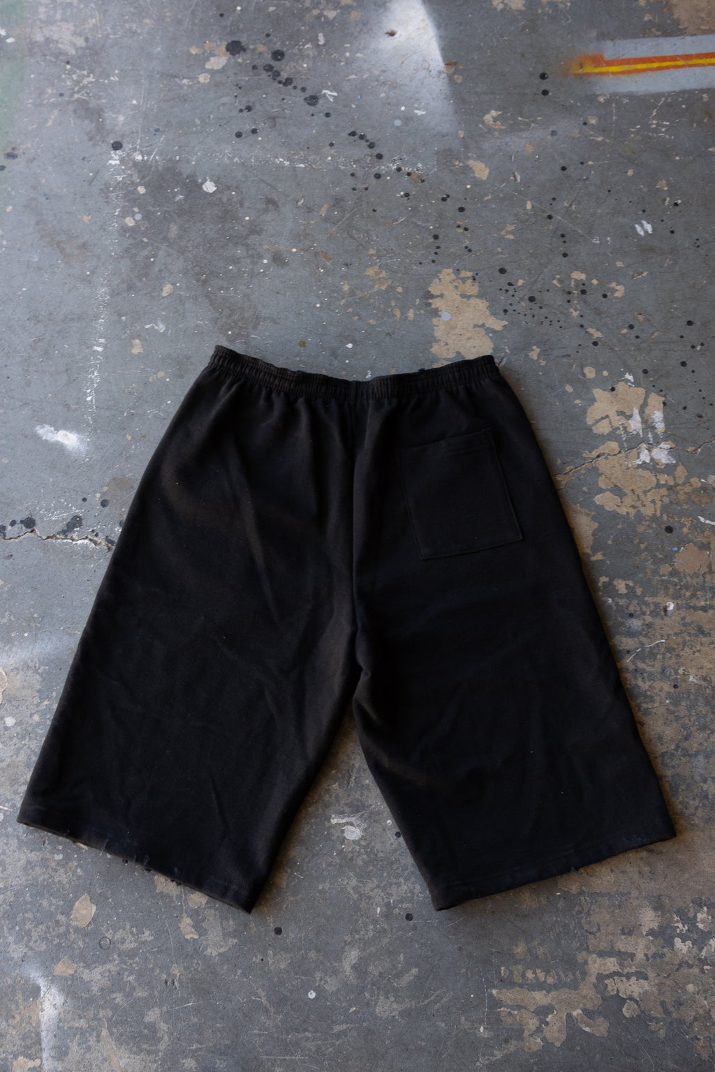 "WELL_ROUNDED" 3/4 sweatshorts