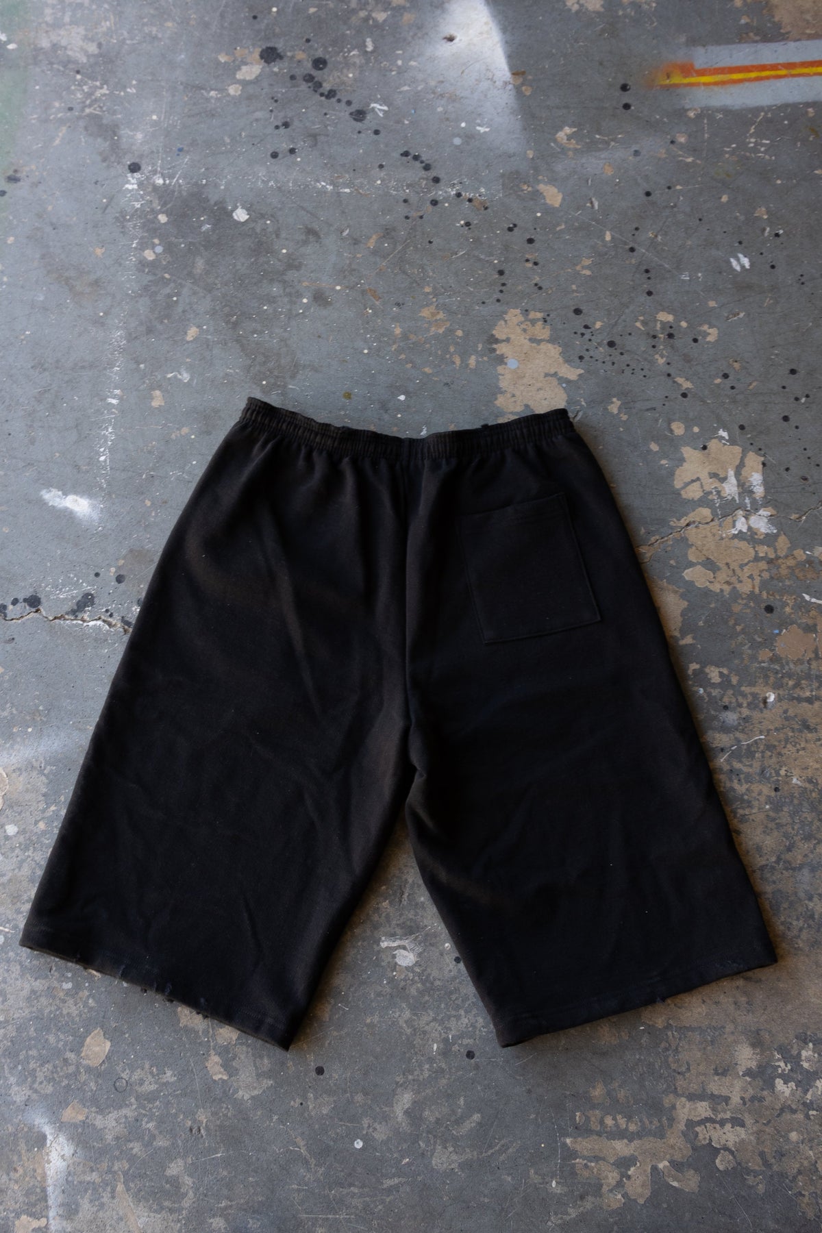 "WELL_ROUNDED" 3/4 sweatshorts